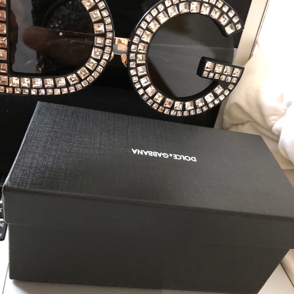 Glasses - Picture 3 of 3